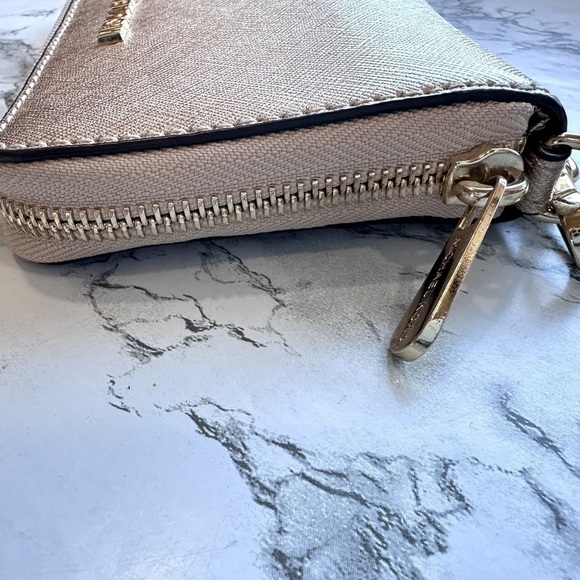 Michael Kors Jet Set Travel Metallic Leather Smartphone Wristlet in Pale Gold - Picture 7 of 8